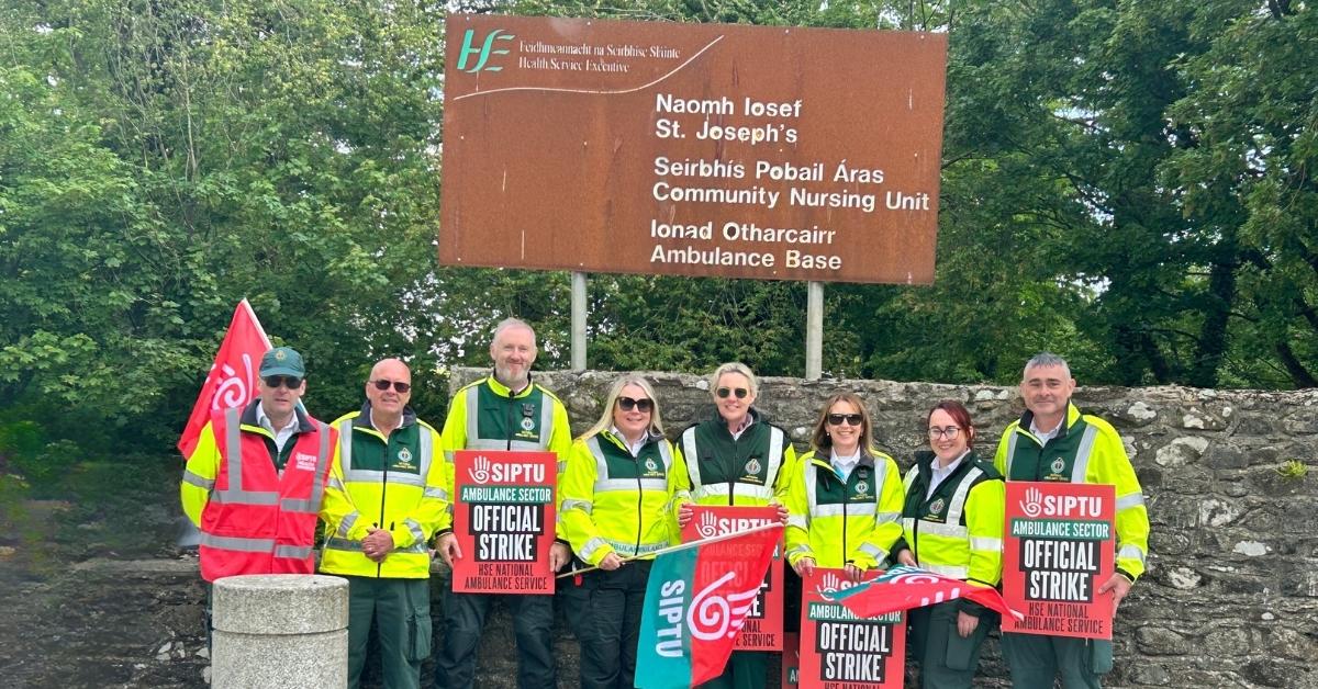 Ambulance workers on picket line in Ardee